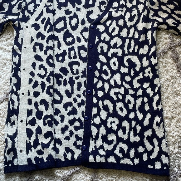 ✨Blue Leopard Cardi✨ - Picture 4 of 6